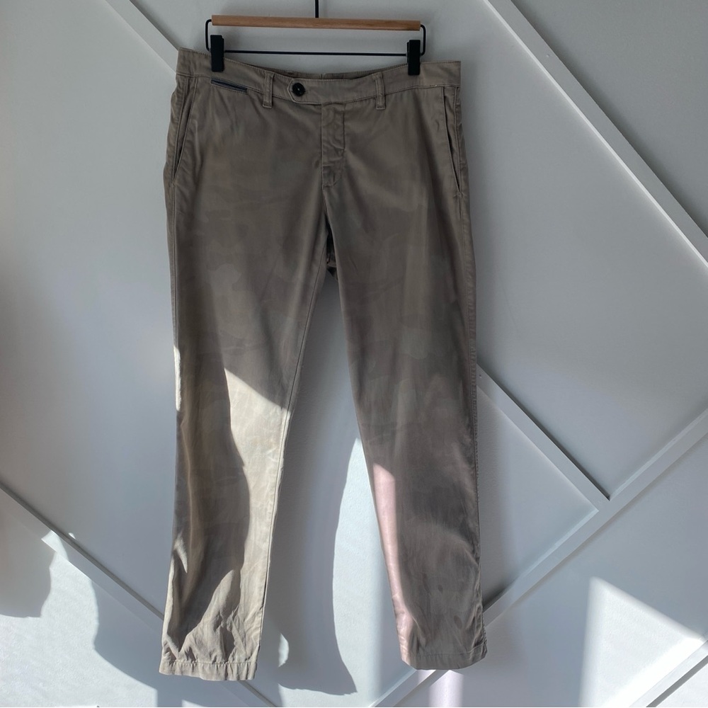 Eleventy Slim-Fit Young Chino Pants (Light Camo) -  34